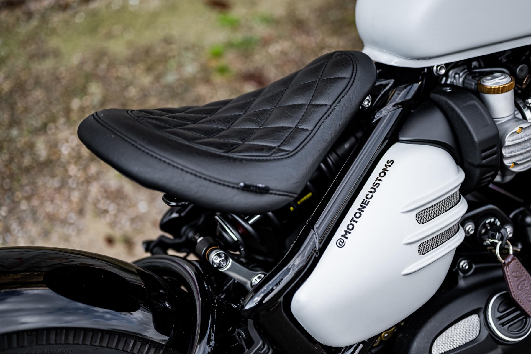 Amazon | モートーン(Motone) シート KING COBRA ダイヤモンドステッチ
